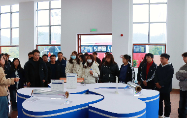 南溪區(qū)就業(yè)中心攜見(jiàn)習(xí)提能人員到訪遠(yuǎn)東股份宜賓智能產(chǎn)業(yè)園?